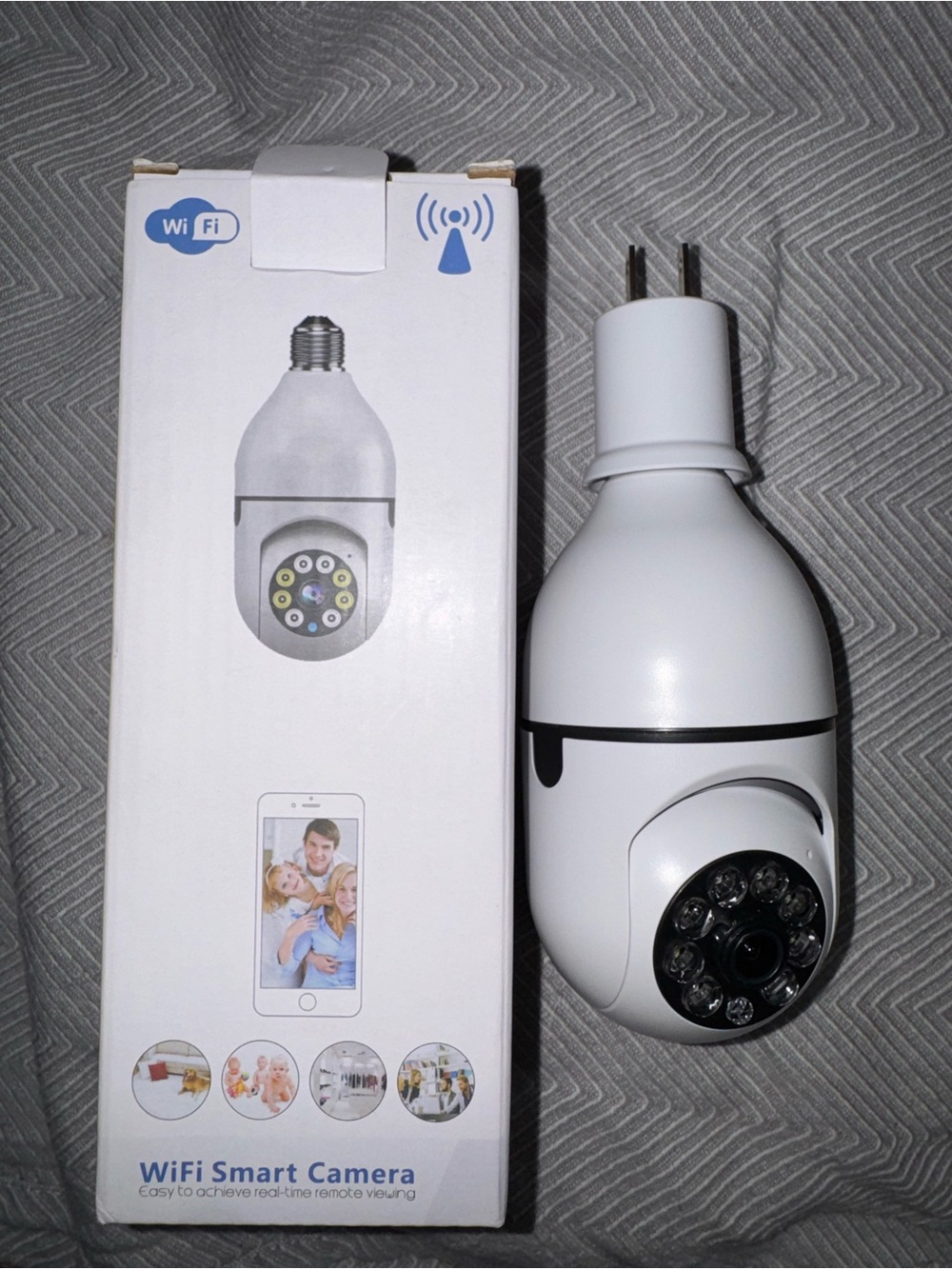 WiFi Smart Bulb Camera - Universal - Picture 2 of 6